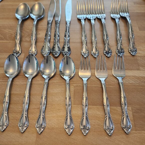Everbrite Cutlery Flatware Lot (17) Stainless Steel Korea Forks, Knives, Spoons - Picture 1 of 7
